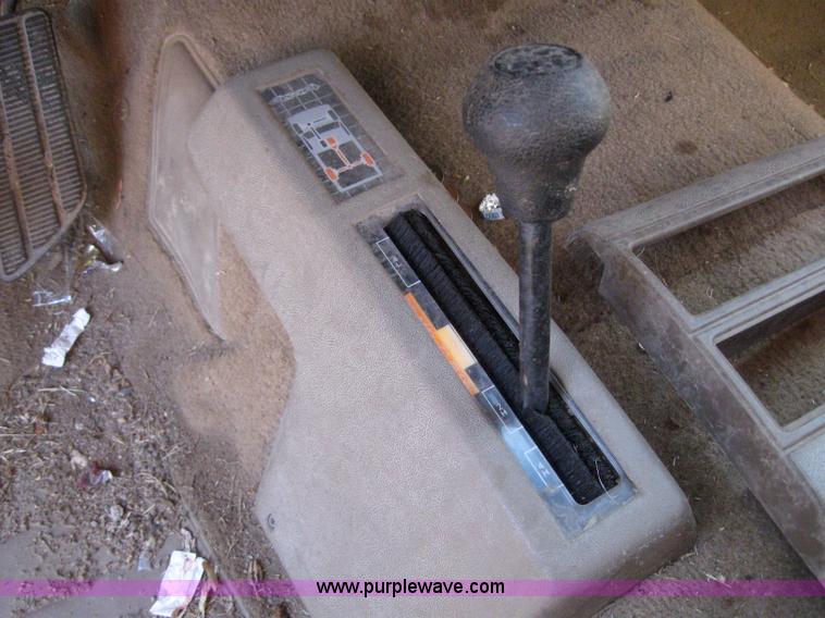 image for item 3021 1993 Chevrolet K1500 pickup truck