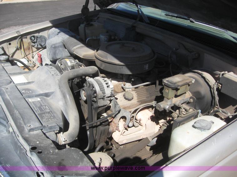 image for item 3021 1993 Chevrolet K1500 pickup truck