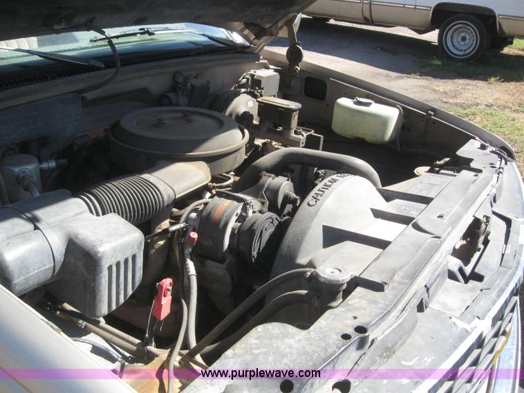 image for item 3021 1993 Chevrolet K1500 pickup truck