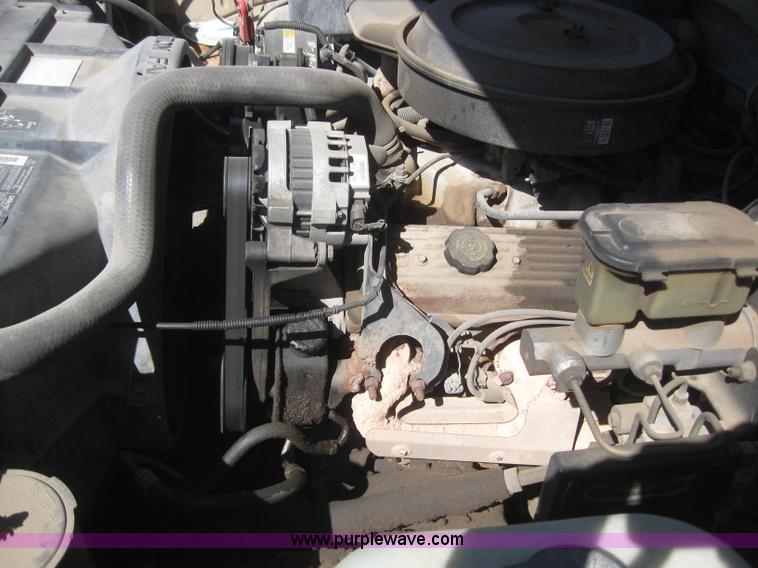 image for item 3021 1993 Chevrolet K1500 pickup truck