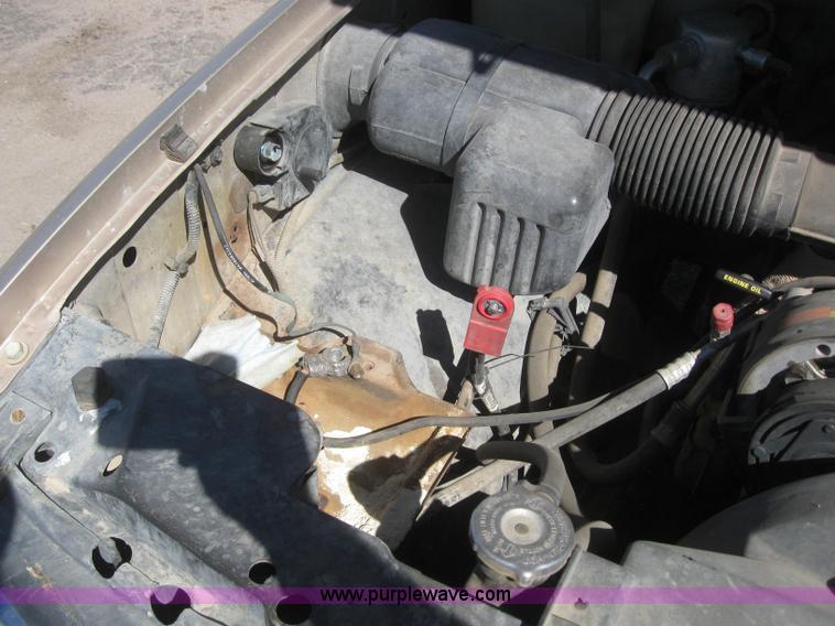 image for item 3021 1993 Chevrolet K1500 pickup truck