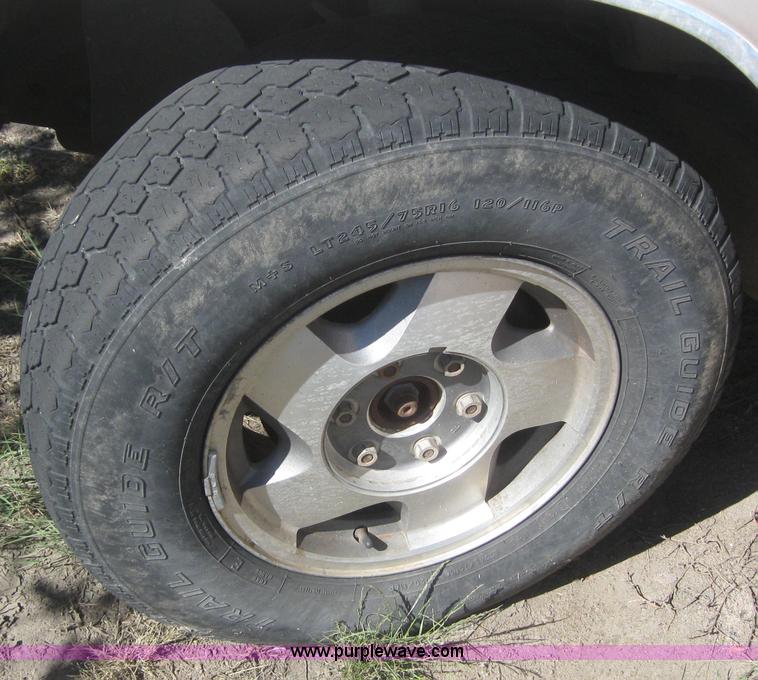 image for item 3021 1993 Chevrolet K1500 pickup truck