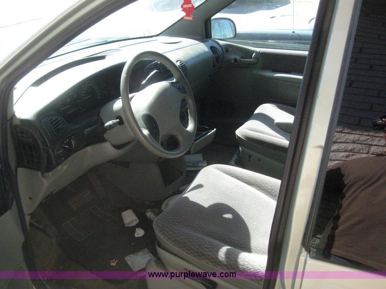 image for item 3022 1999 Dodge Grand Caravan