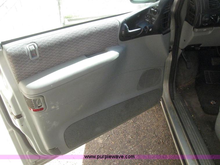 image for item 3022 1999 Dodge Grand Caravan