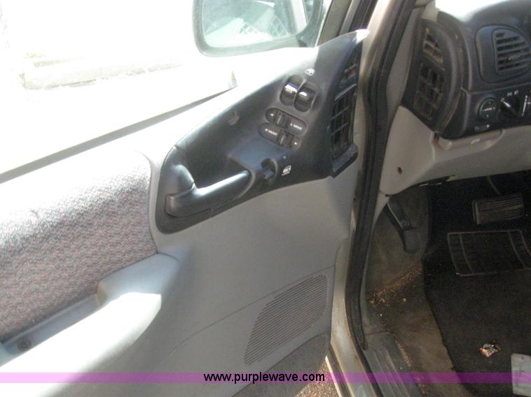image for item 3022 1999 Dodge Grand Caravan