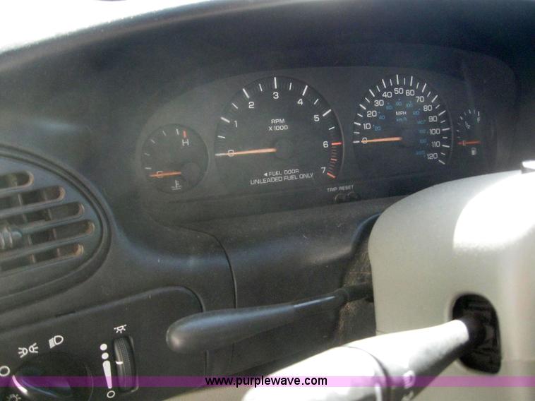 image for item 3022 1999 Dodge Grand Caravan