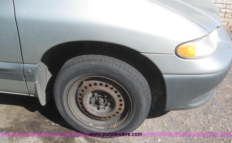 image for item 3022 1999 Dodge Grand Caravan