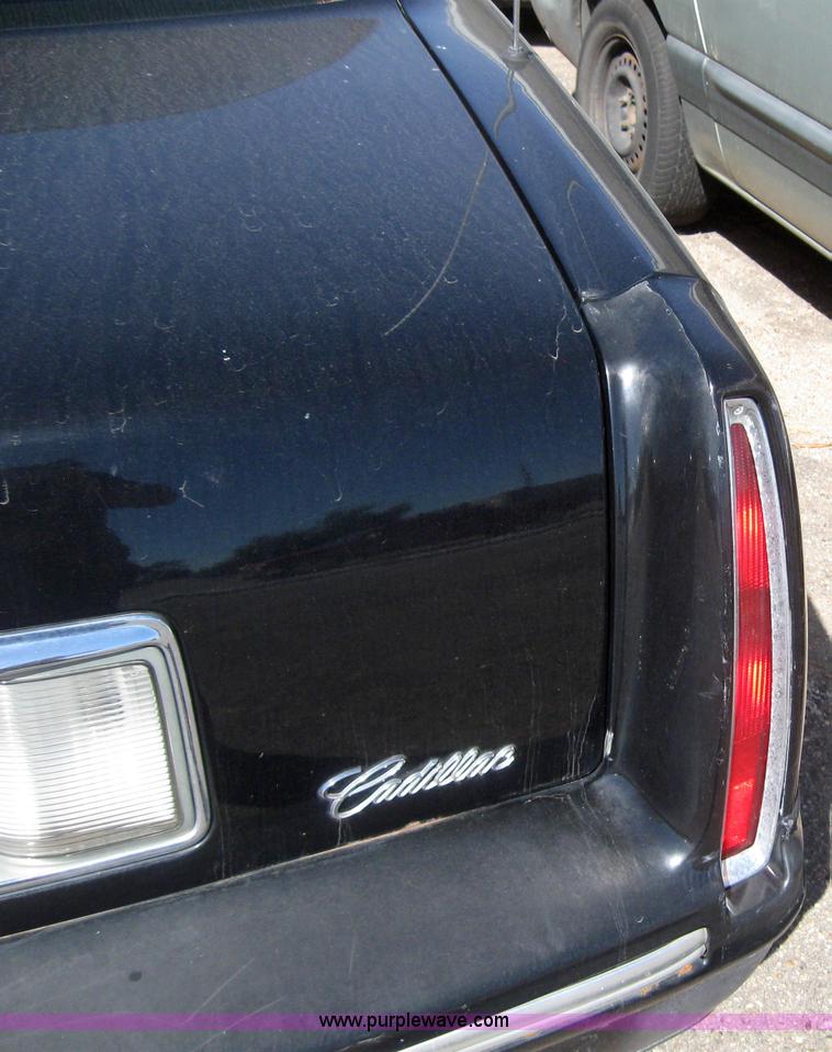 image for item 3023 1998 Cadillac Deville