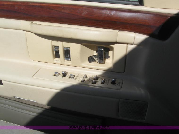 image for item 3024 1995 Cadillac Deville