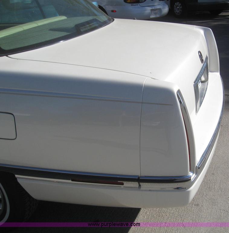 image for item 3024 1995 Cadillac Deville