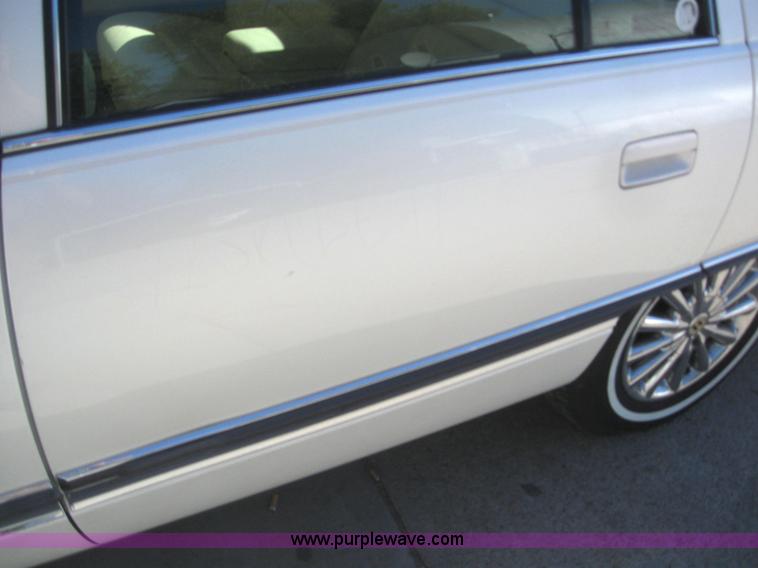 image for item 3024 1995 Cadillac Deville