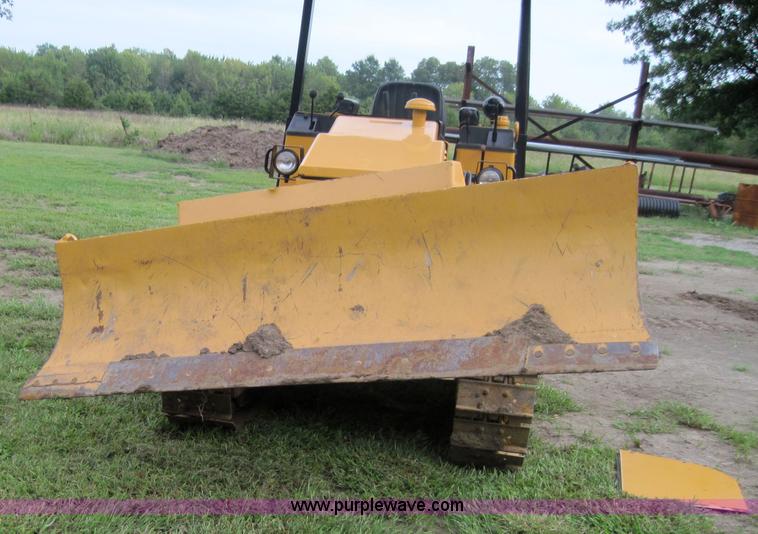 image for item 4100 Mitsubishi BD2G dozer