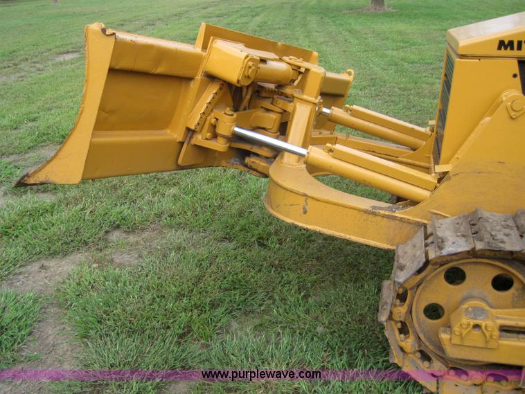 image for item 4100 Mitsubishi BD2G dozer