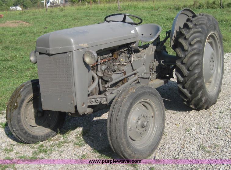 image for item 4104 Fergerson 30 tractor