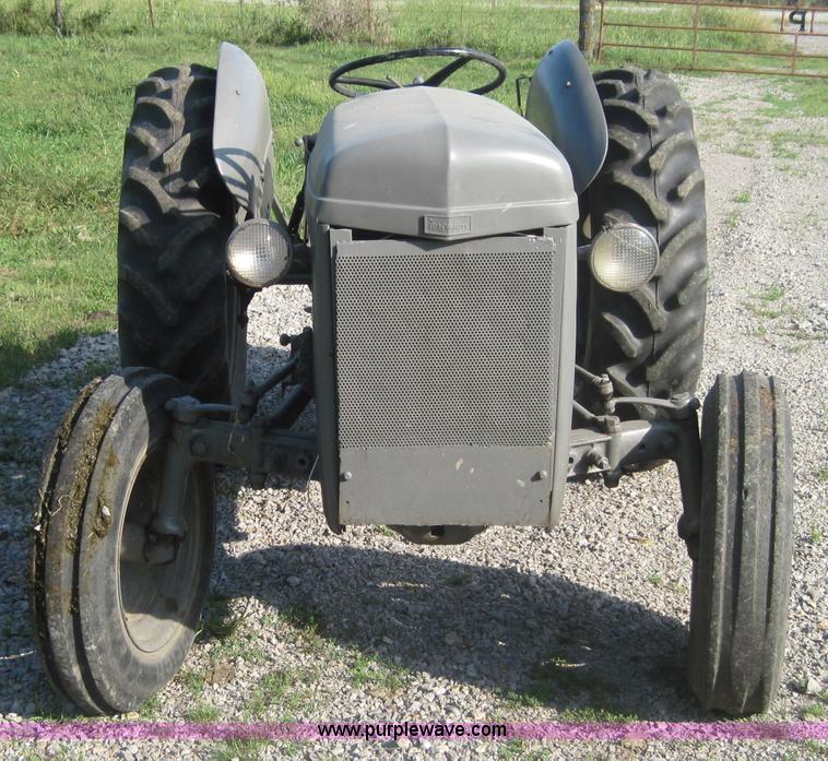 image for item 4104 Fergerson 30 tractor