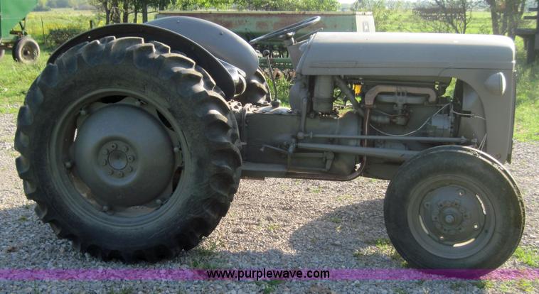 image for item 4104 Fergerson 30 tractor