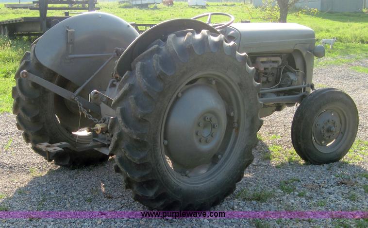 image for item 4104 Fergerson 30 tractor