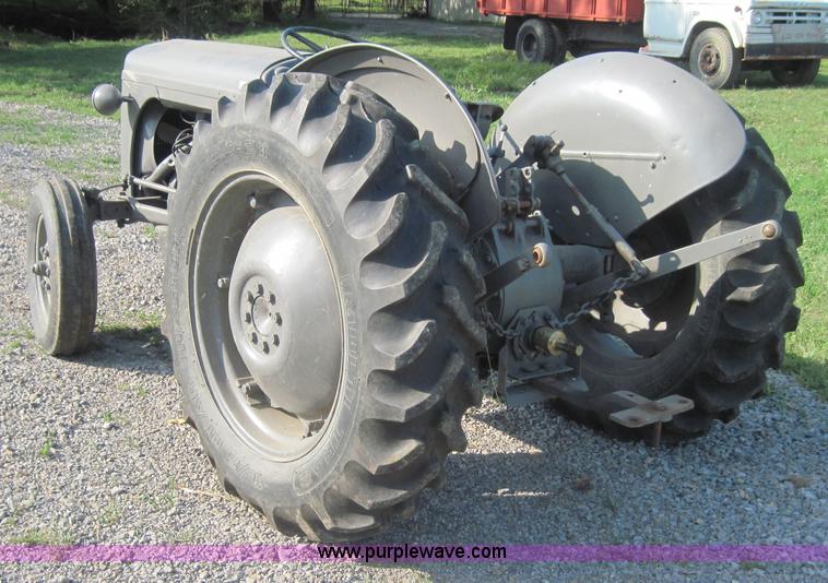 image for item 4104 Fergerson 30 tractor