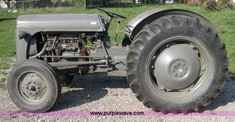 image for item 4104 Fergerson 30 tractor