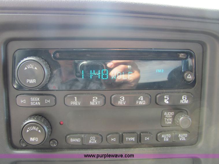 image for item 4930 2007 Chevrolet C1500 Silverado pickup truck