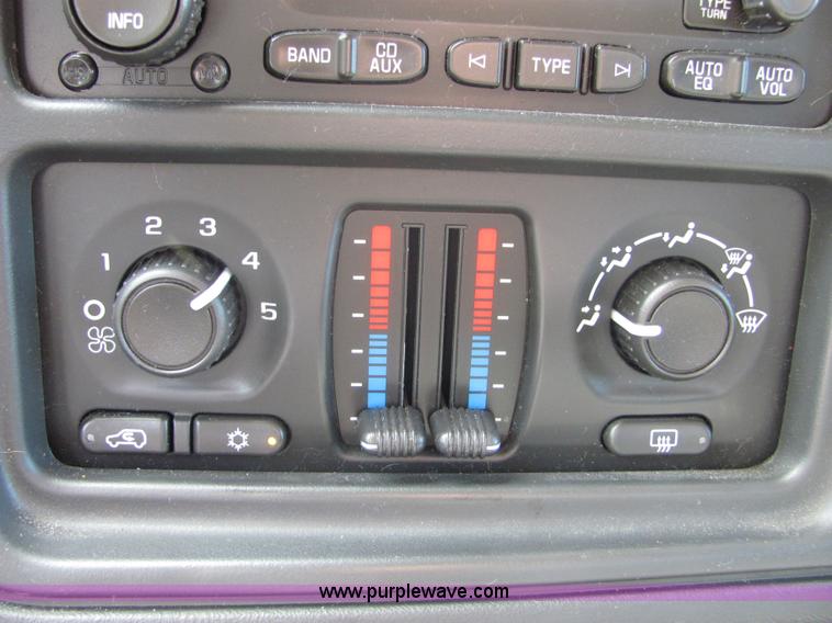 image for item 4930 2007 Chevrolet C1500 Silverado pickup truck