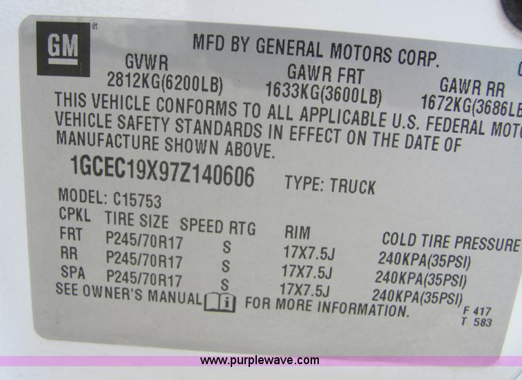 image for item 4930 2007 Chevrolet C1500 Silverado pickup truck