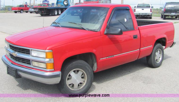 image for item 4931 1998 Chevrolet C1500 Cheyenne pickup truck