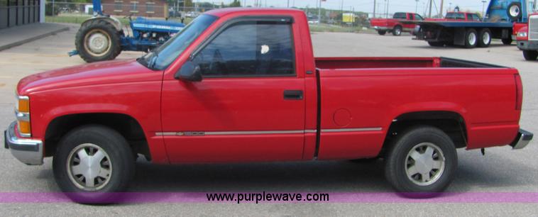 image for item 4931 1998 Chevrolet C1500 Cheyenne pickup truck