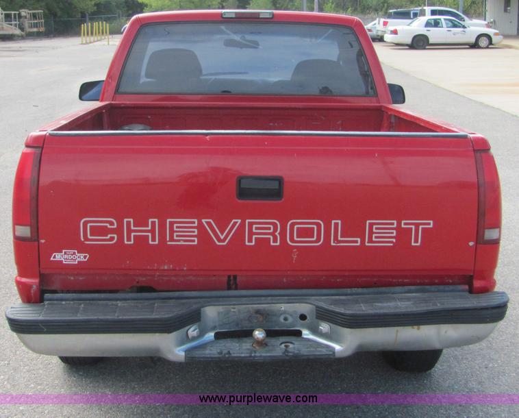 image for item 4931 1998 Chevrolet C1500 Cheyenne pickup truck