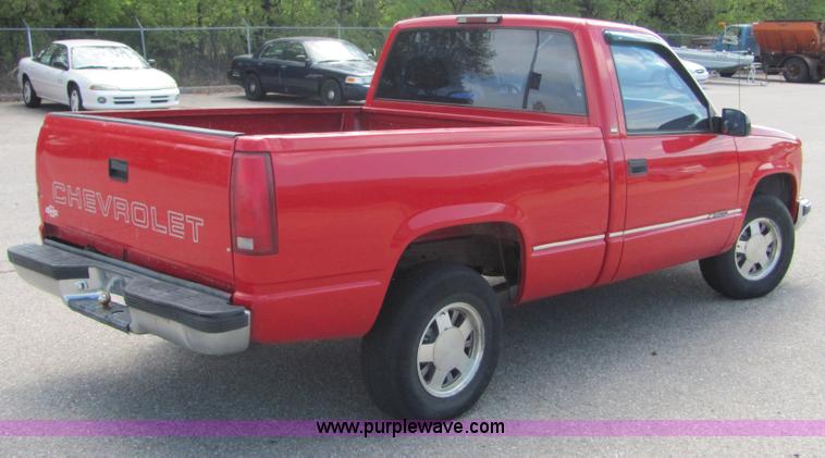 image for item 4931 1998 Chevrolet C1500 Cheyenne pickup truck