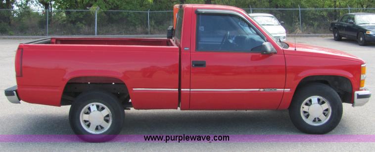 image for item 4931 1998 Chevrolet C1500 Cheyenne pickup truck