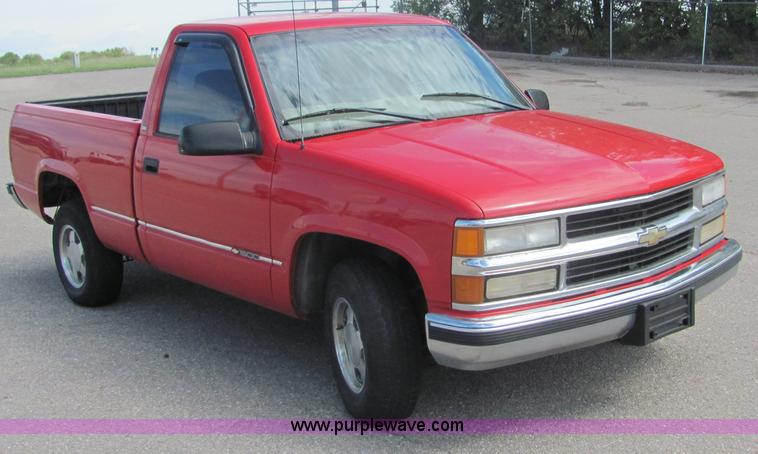 image for item 4931 1998 Chevrolet C1500 Cheyenne pickup truck