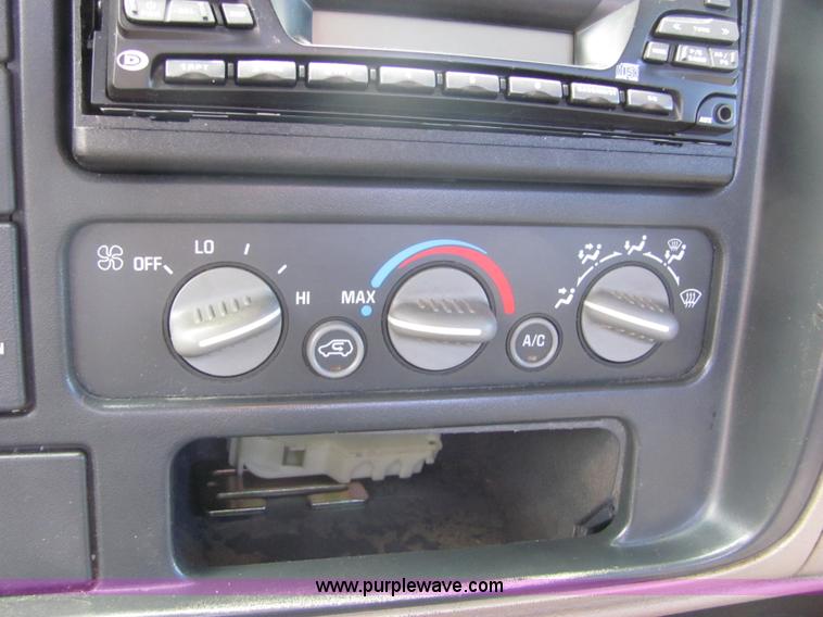 image for item 4931 1998 Chevrolet C1500 Cheyenne pickup truck