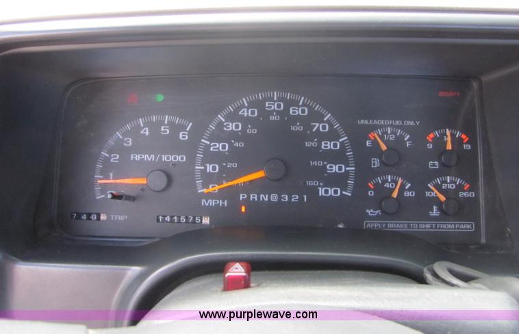 image for item 4931 1998 Chevrolet C1500 Cheyenne pickup truck