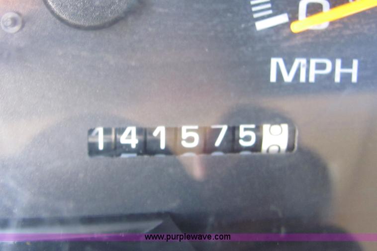 image for item 4931 1998 Chevrolet C1500 Cheyenne pickup truck