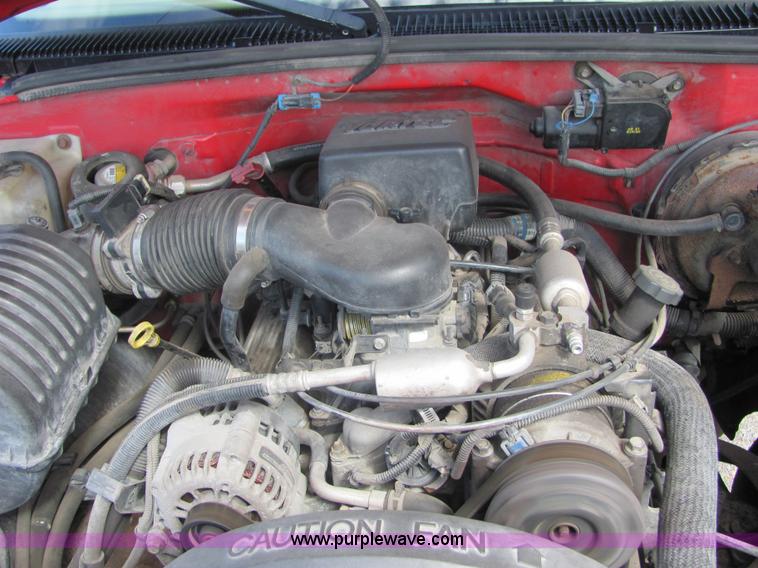 image for item 4931 1998 Chevrolet C1500 Cheyenne pickup truck