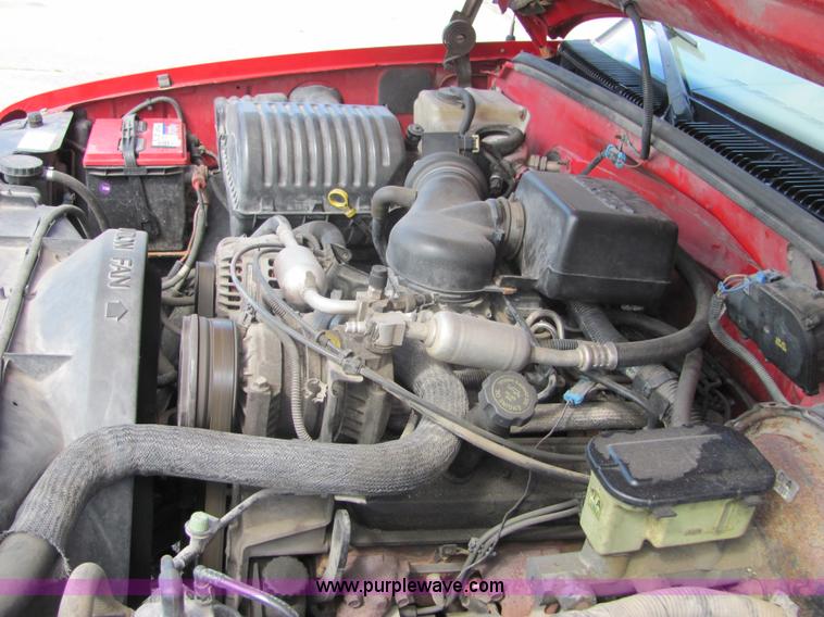 image for item 4931 1998 Chevrolet C1500 Cheyenne pickup truck