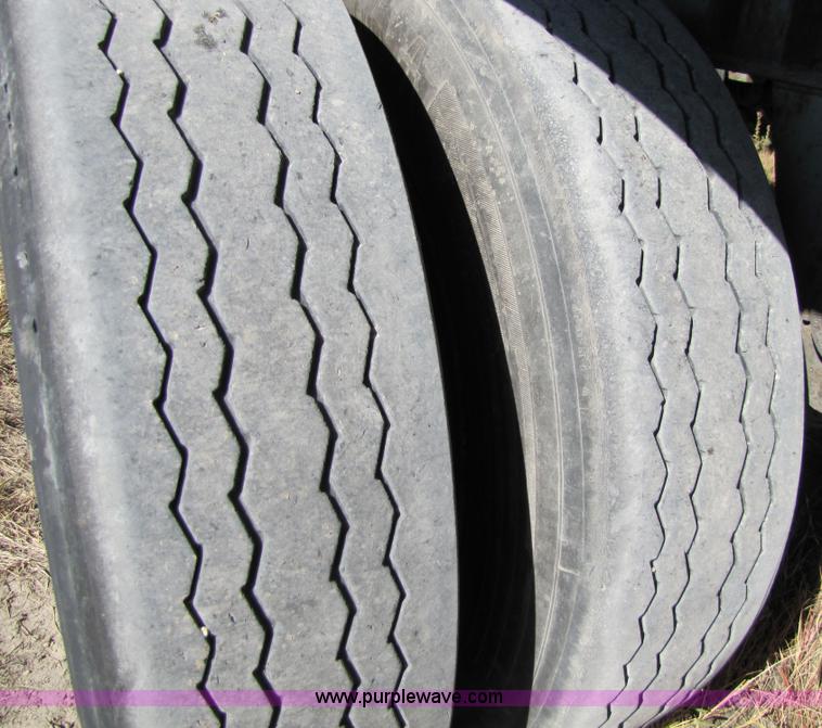 image for item 5142 1998 Wilson 48" flatbed trailer