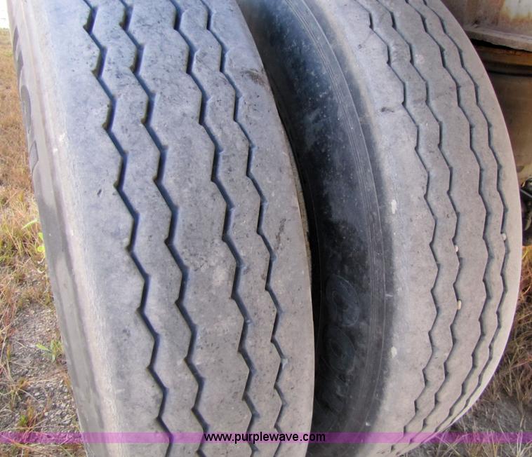 image for item 5142 1998 Wilson 48" flatbed trailer