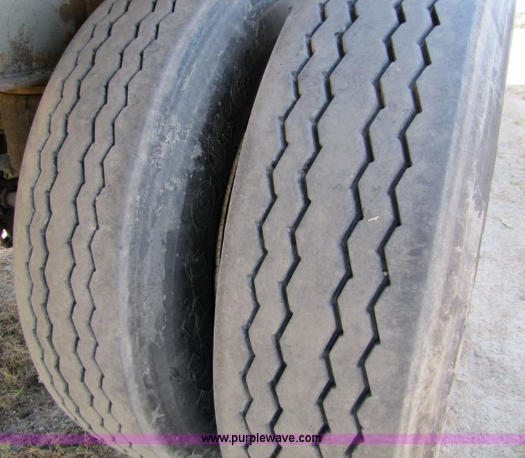 image for item 5145 1998 Wilson 48' flatbed trailer