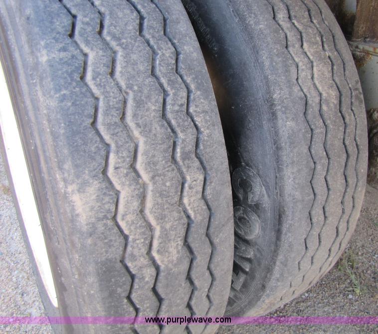 image for item 5146 1998 Wilson 48' flatbed trailer