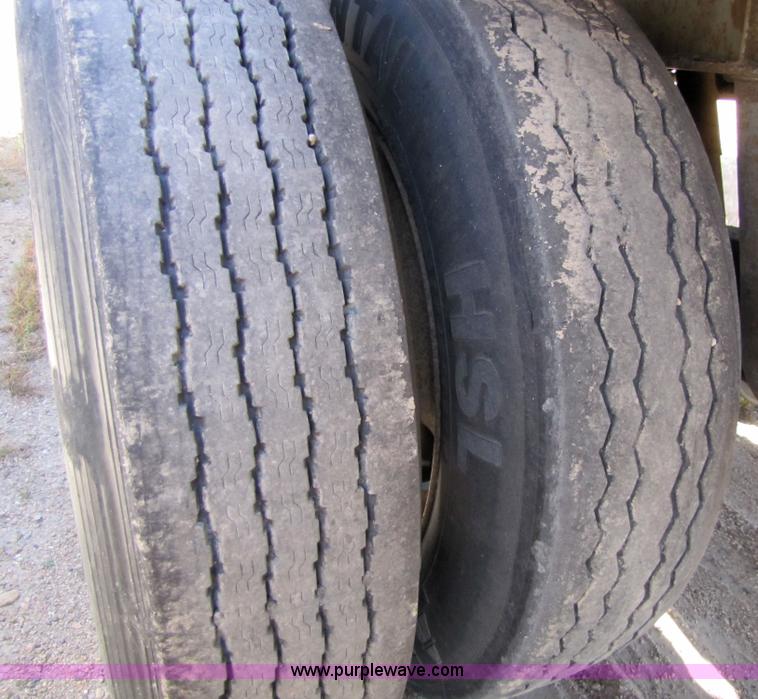 image for item 5147 1995 Wilson 48' flatbed trailer