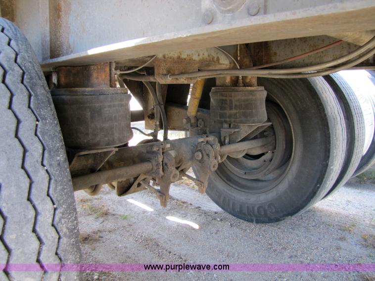 image for item 5147 1995 Wilson 48' flatbed trailer