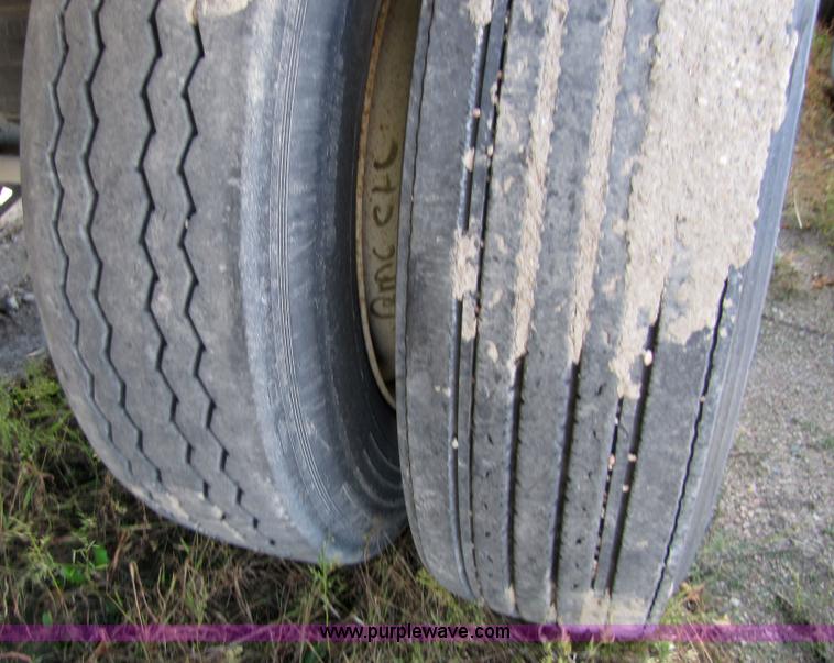 image for item 5148 1998 Wilson 48' flatbed trailer