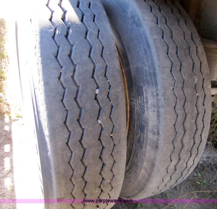 image for item 5148 1998 Wilson 48' flatbed trailer