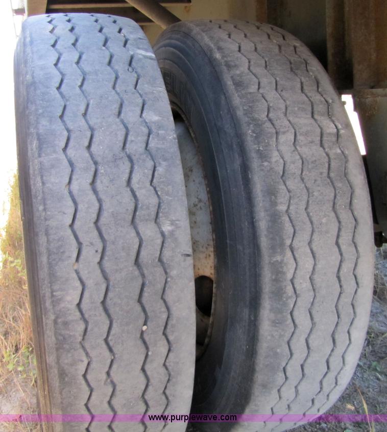 image for item 5151 1998 Wilson 48' flatbed trailer