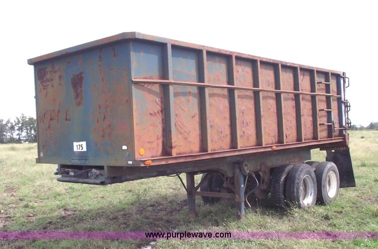 image for item 5861 1977 Fruehauf 22' end dump trailer