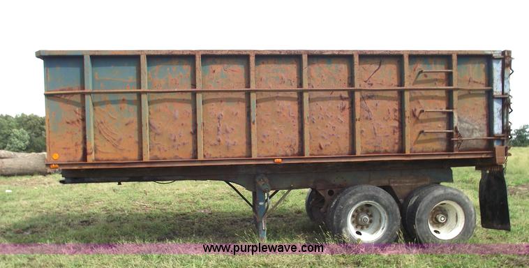 image for item 5861 1977 Fruehauf 22' end dump trailer