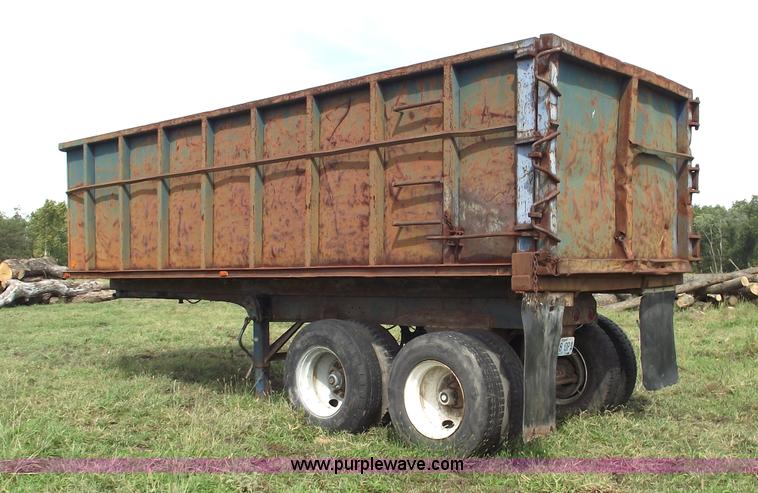 image for item 5861 1977 Fruehauf 22' end dump trailer