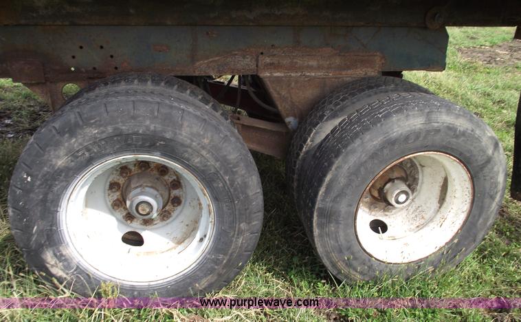 image for item 5861 1977 Fruehauf 22' end dump trailer